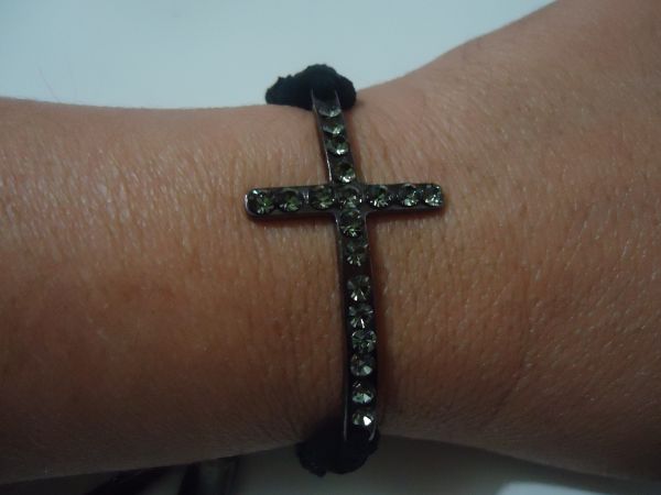 026BIJ - Pulseira Crucifixo com Swarovski Cinza